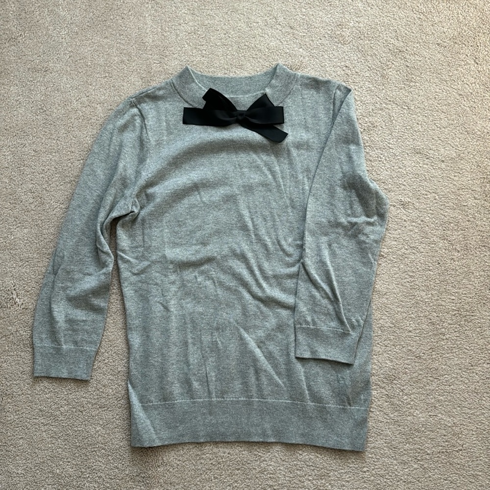 Size small J crew mercantile sweater with bow